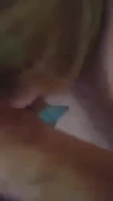 Bruneta matură face sex oral până primește sperma în gură și o înghite