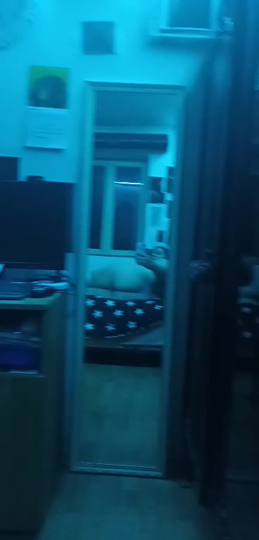 Amatoare bruneta se fute cu prietenul pe pat si ia sperma in gura