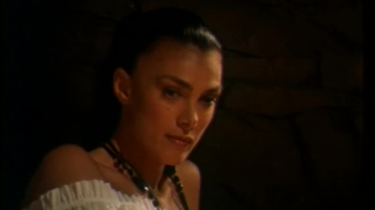 Carmen se masturbeaza și se atinge până iese lichidul