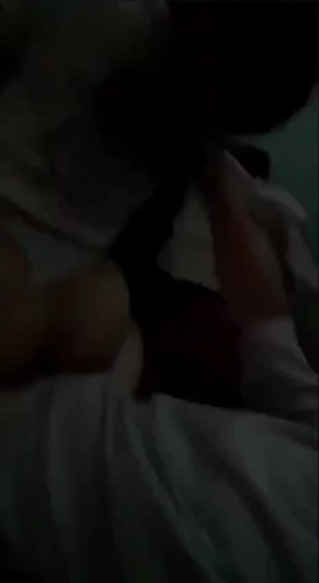 Amatoare romanca, o fute un necunoscut in video privat